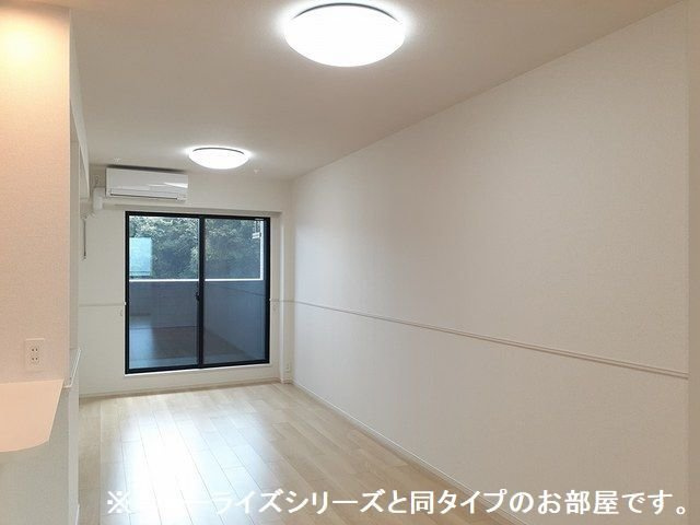 グランソレイユＺの居間・リビング