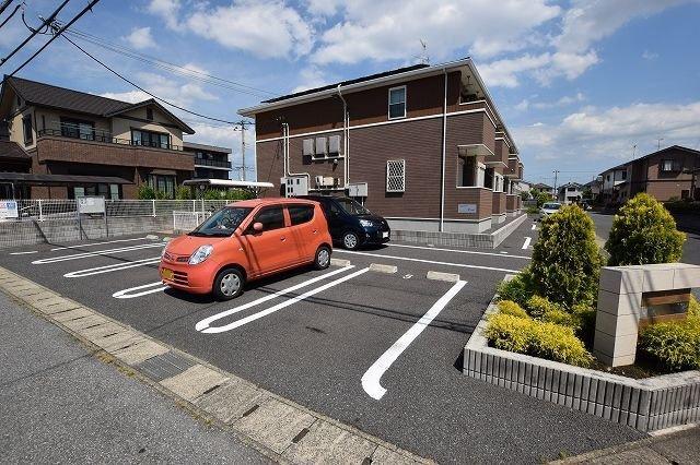 フィオリスタの駐車場