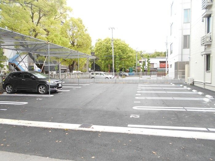 アリエッタの駐車場
