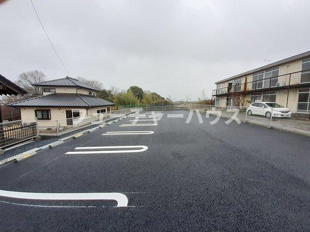 ミントの駐車場|駐車場があるので、車を買う予定の方も安心です