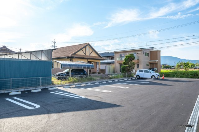 レインボーの駐車場