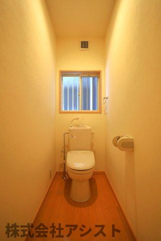 スエルテタウン上三緒のトイレ|ゆったりとした空間のトイレです