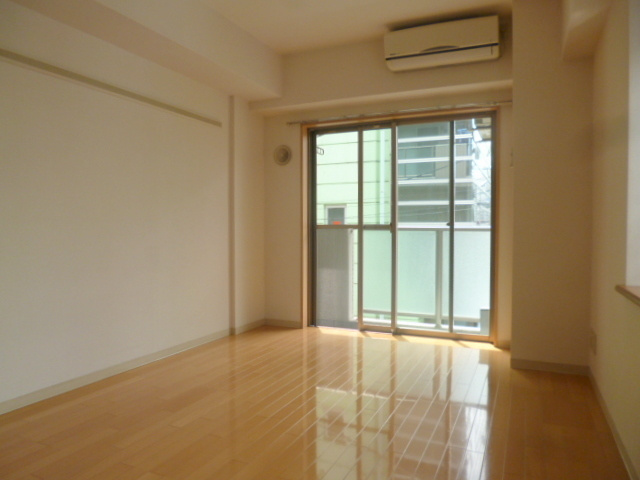 グラータ南池袋の居間・リビング|★洋室７．２帖のフローリングのお部屋です★