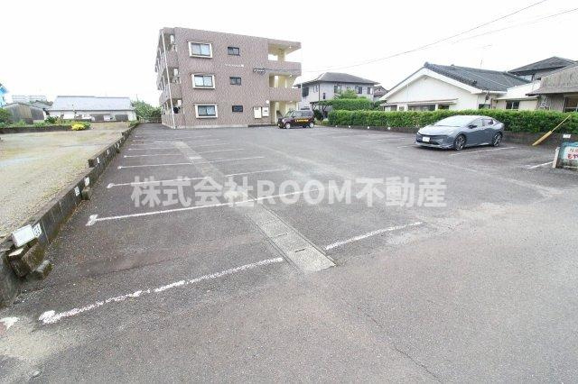 サンクリアマンション晴の駐車場|駐車スペースもあります