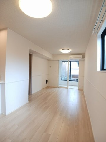フルールドゥボヌールアオイの居間・リビング|居間です