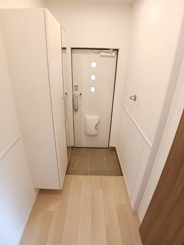 フルールドゥボヌールアオイの玄関|明るい玄関です