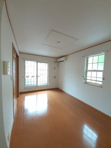 エレガンシア・コリーヌⅡの居間・リビング|居間です