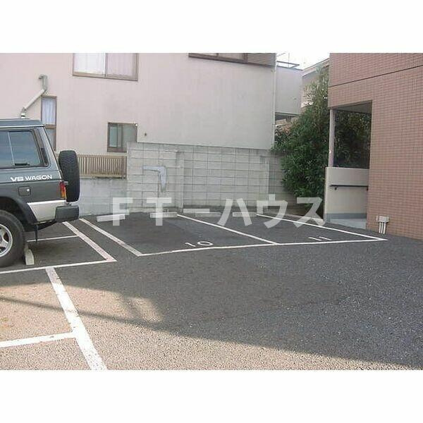 ボナール鶴の駐車場