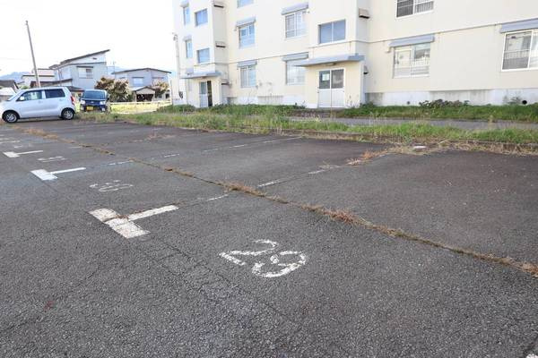 ビレッジハウス清水2号棟の駐車場|駐車場完備です