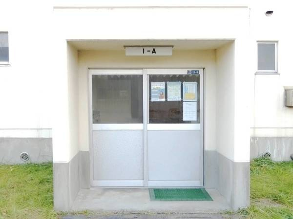ビレッジハウス勝平2号棟のエントランス|清潔なエントランスです