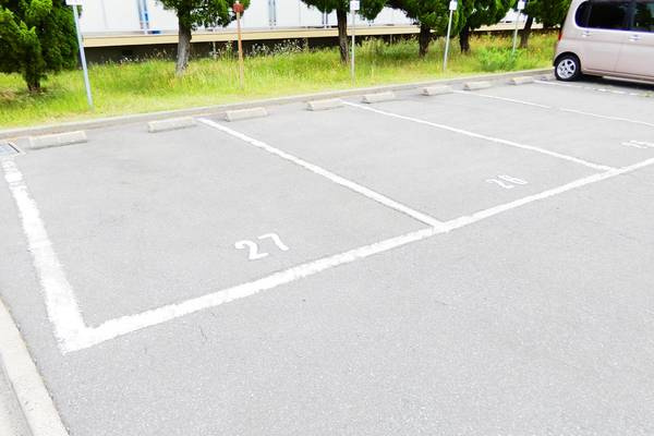 ビレッジハウス中川原1号棟の駐車場|駐車場があります