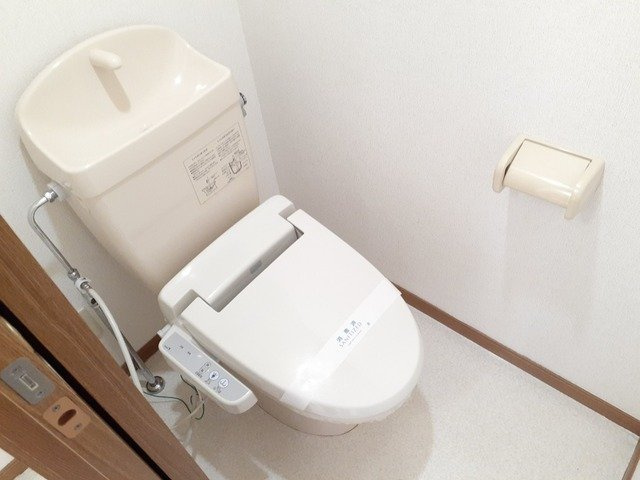 レフィナードⅢのトイレ|落ち着いた色調のトイレです