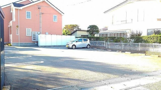 アビタシオンＦ・Ｈの駐車場|駐車場があるので、車を買う予定の方も安心です