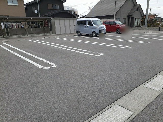 コリーヌＢの駐車場|駐車場に車を止められます