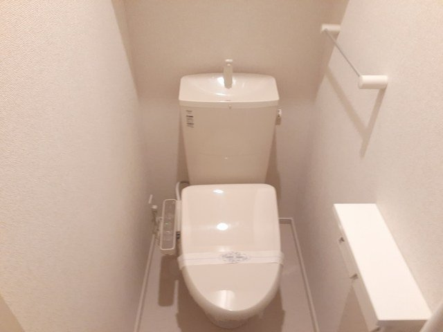 コリーヌＢのトイレ|落ち着いた色調のトイレです