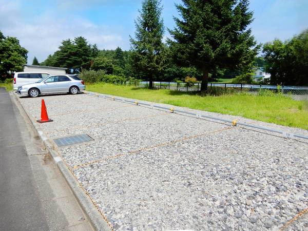 ビレッジハウス西根2号棟の駐車場