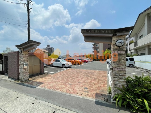 久留米市東櫛原町の賃貸マンションのエントランス