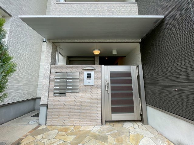 フジパレス仁川Ⅱ番館のエントランス