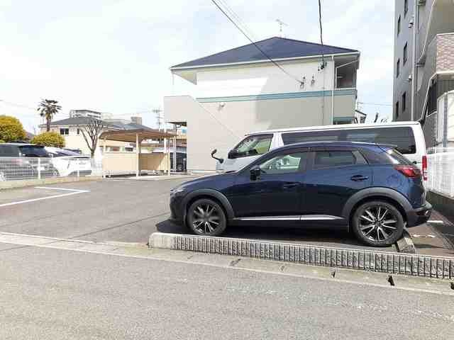 メーディオの駐車場