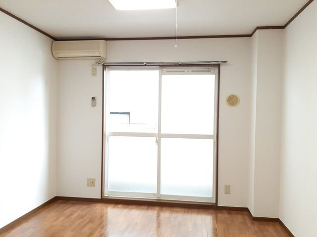 メーディオの洋室