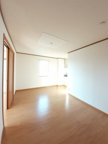 メゾンソレイユ　Ｂの居間・リビング|ゆったりとした居間です