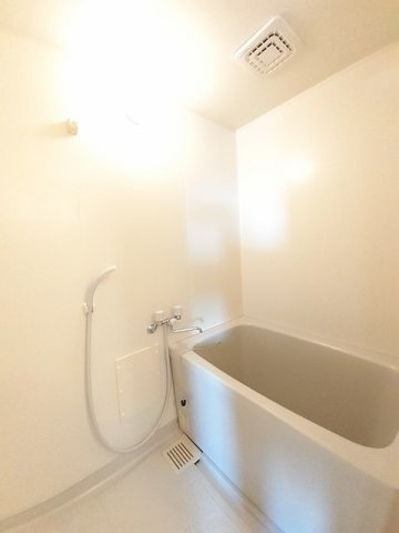 メゾンソレイユ　Ｂの浴室|日々の疲れを癒すお風呂付です