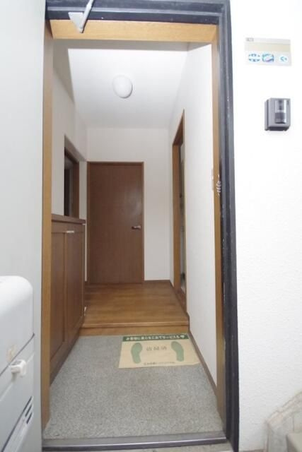 ジュネ向山二番館の玄関|シンプルで使いやすい玄関です