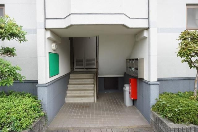 ジュネ向山二番館のエントランス|落ち着いたエントランスです