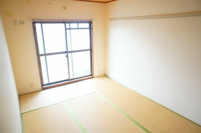 ジュネ向山二番館の洋室|使い勝手のいい洋室です