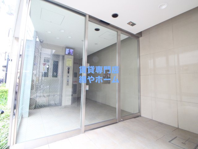 ラピスラズリのエントランス|清潔なエントランスです