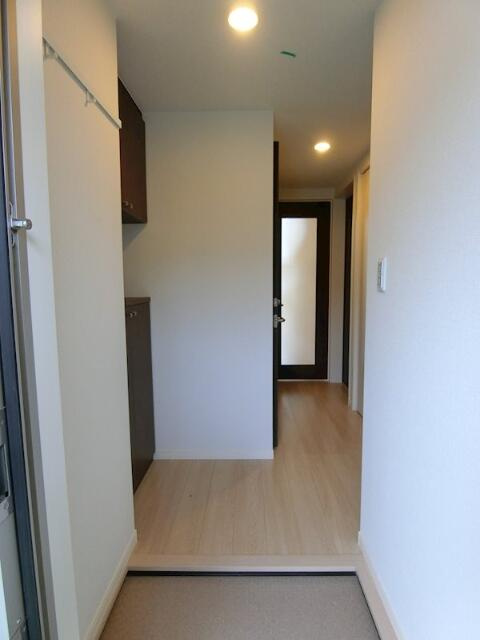 川崎市多摩区長沢１丁目のアパートの玄関