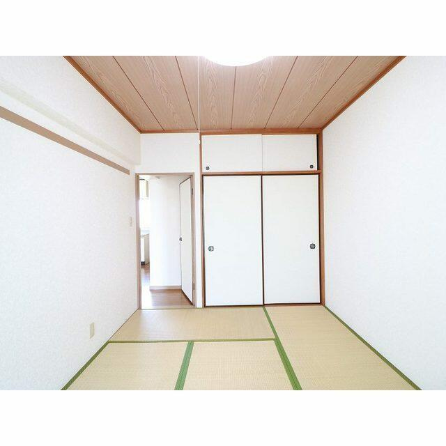 川崎市麻生区岡上の賃貸マンションの和室