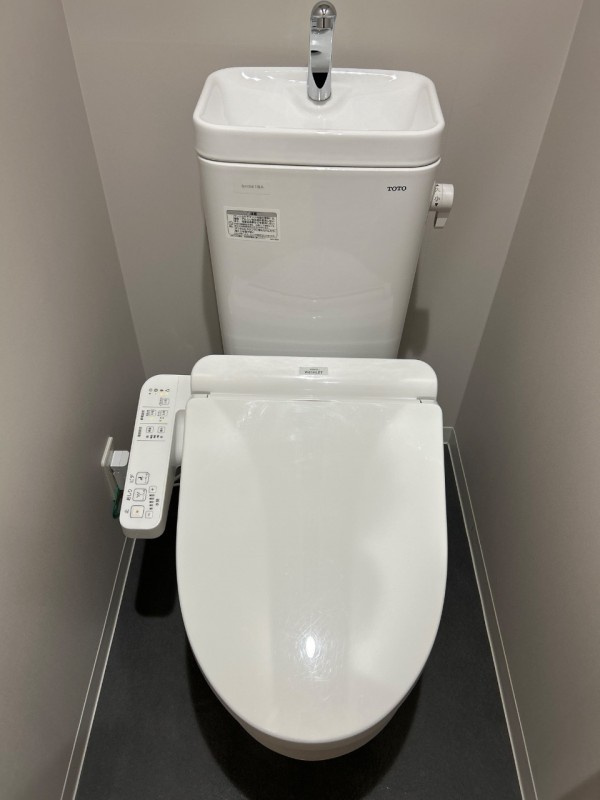 ＤＯＥＬのトイレ|ゆったりとした空間のトイレです