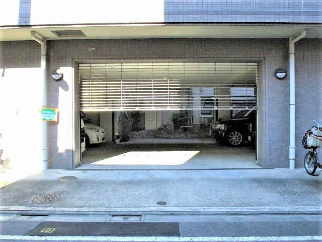 ドミール中延駐車場の外観