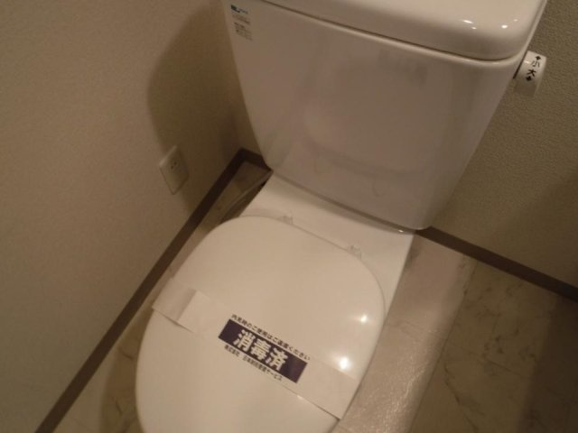 プレール・ドゥーク北新宿のトイレ|落ち着いた色調のトイレです