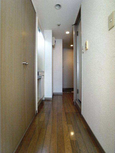 ドルチェ新宿の玄関|収納もある玄関です
