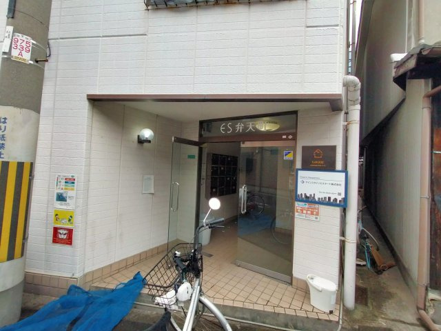 AP339 ES弁天町 302のエントランス|




