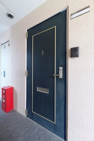AP122 EST-1（昭和町） 302の玄関|



