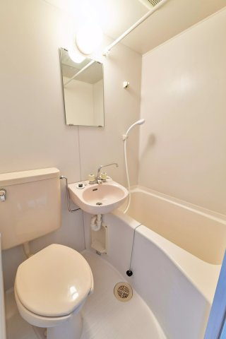 AP122 EST-1（昭和町） 302の浴室|




