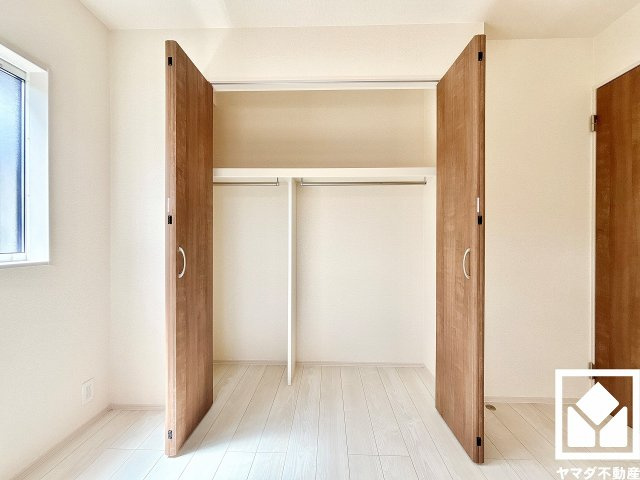 伊丹市鈴原町８丁目の収納|新たに家具を買わなくても良いので、ハンガーパイプ付きのクローゼットは嬉しいですね。