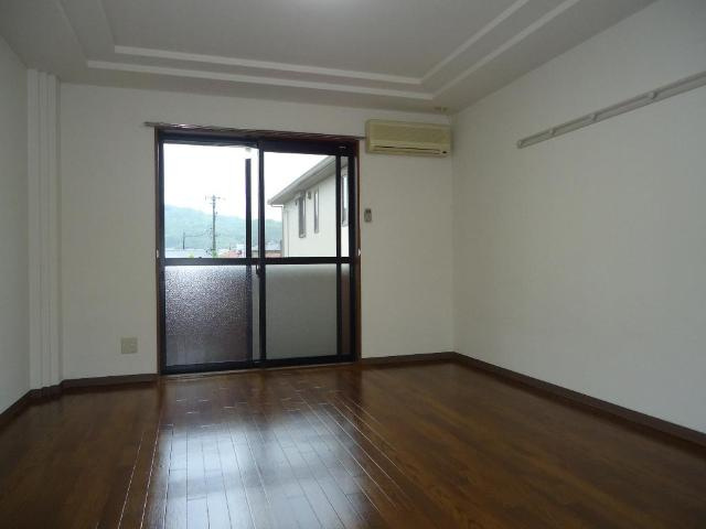 【内装】 | イースト・ヒルズ | 室内