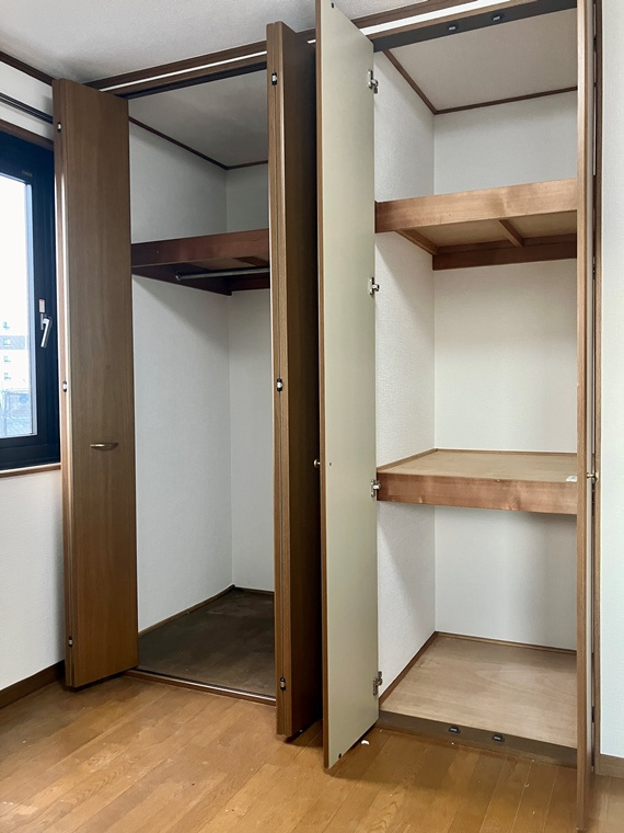 浅間町戸建の収納|こまごまとしたものを収納できそうですね