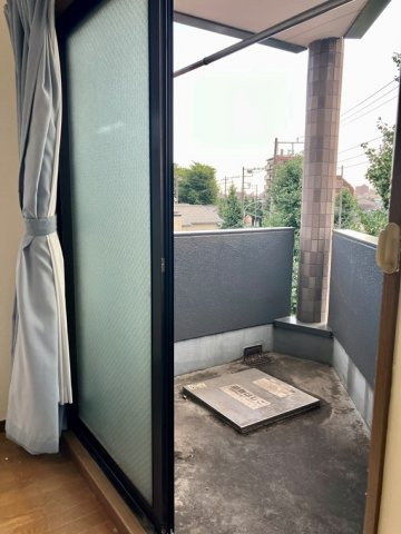 浅間町戸建のバルコニー|暖かな日差しのふりそそぐバルコニー