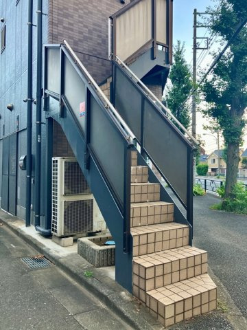 浅間町戸建のエントランス|建物の内部です