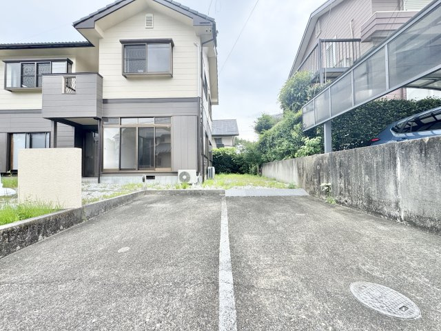 中央区 古人見町の駐車場|駐車スペースになります。車種にもよりますが、2～3台駐車可能です。