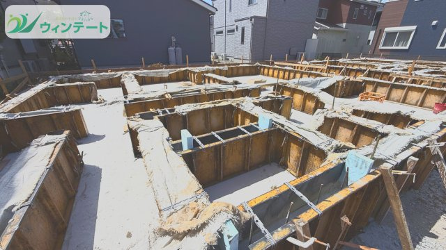 龍ケ崎市中根台第4　新築戸建　2号棟の外観|現在基礎工事中！着々と形になっていく様子を見学することもできます♪