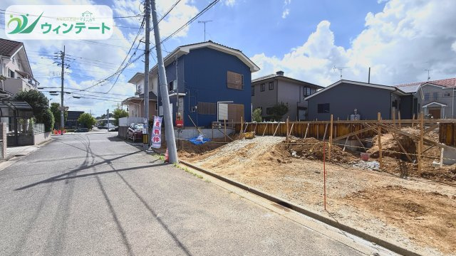 龍ケ崎市中根台第4　新築戸建　2号棟の前面道路含む現地写真|前面道路は交通量が少なく子供の通学にも安心の道路です♪ぜひ現地でご体感ください！