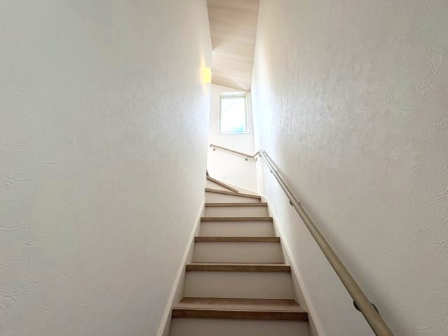 THEパームスコート下井草のその他|明るい階段