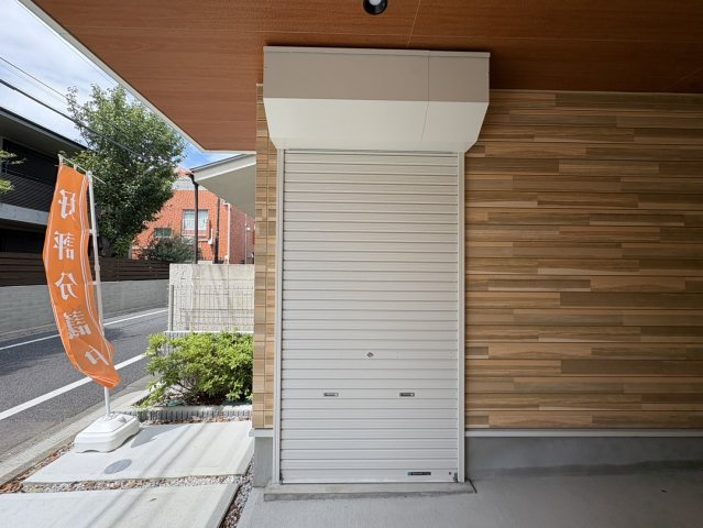 THEパームスコート下井草の収納|アウトドア用品や洗車グッズ等も収納可能の駐車場収納