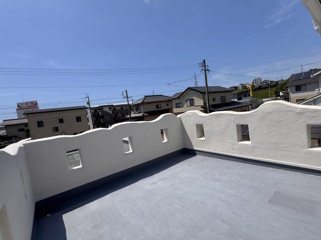 中央区 上島町のバルコニー|広々バルコニーでは、沢山の陽射しを浴びることができ気持ちが良いですよ☆